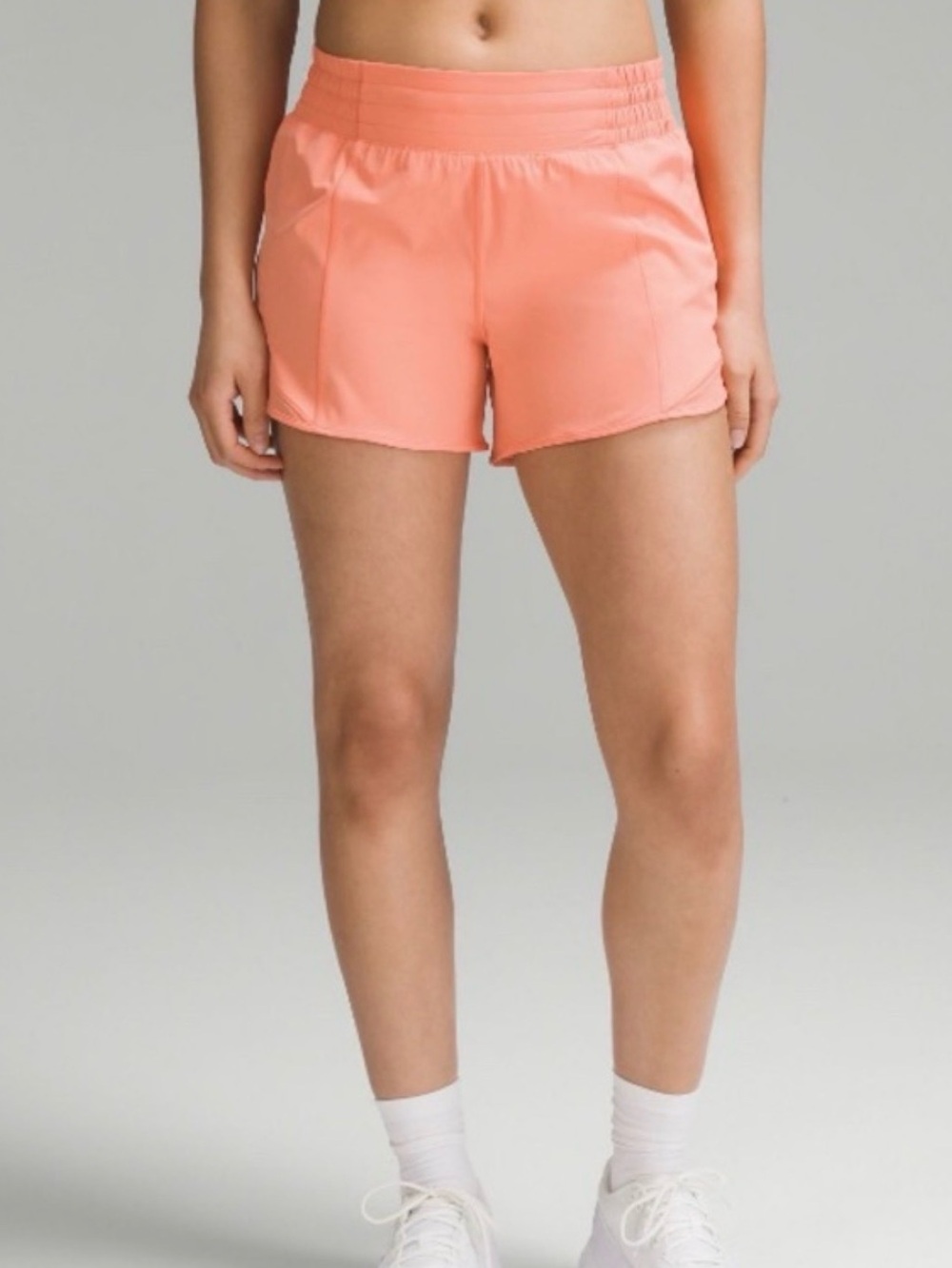 Lululemon hotty hot high rise shorts 4” size 6